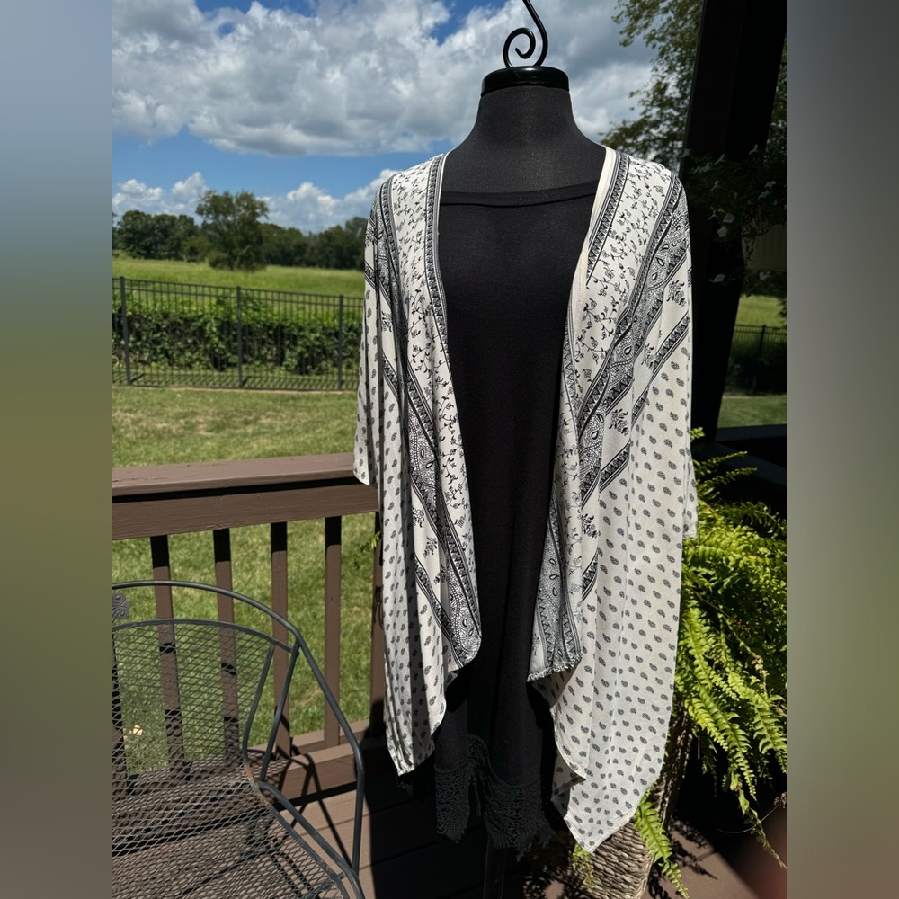black & cream kimono wrap - so cute!
